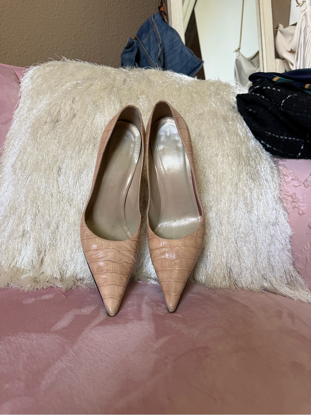 STUART WEITZMAN Classic Pointed-Toe Kitten Heels in Nude Croc Leather Size 8